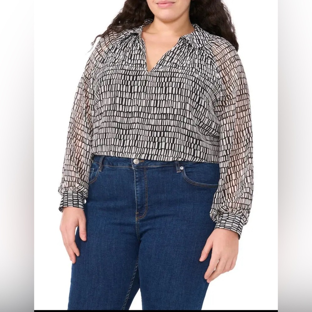 VINCE CAMUTO
Abstract Print Long Sleeve Top